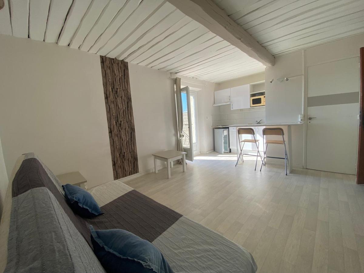 Studio 2 personnes vue marais salant parking et terrasse proche commodité Hyères Esterno foto